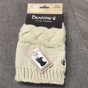 NWT Bearpaw Boot toppers. One size. Cream knit